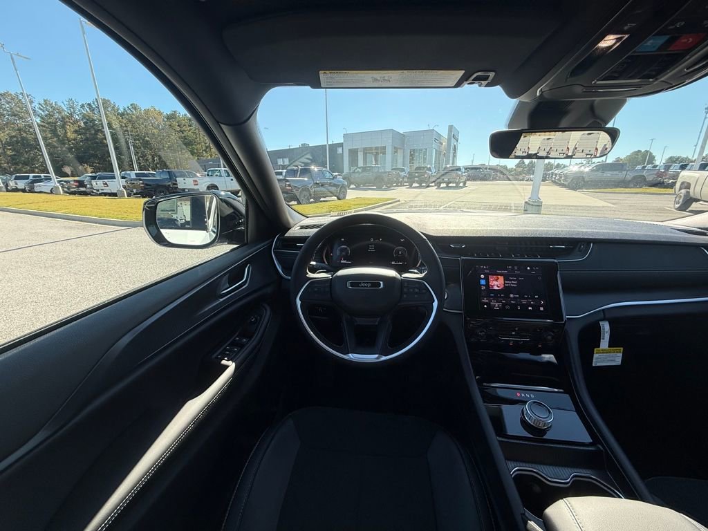 New 2025 Jeep Grand Cherokee Laredo RWD image 13