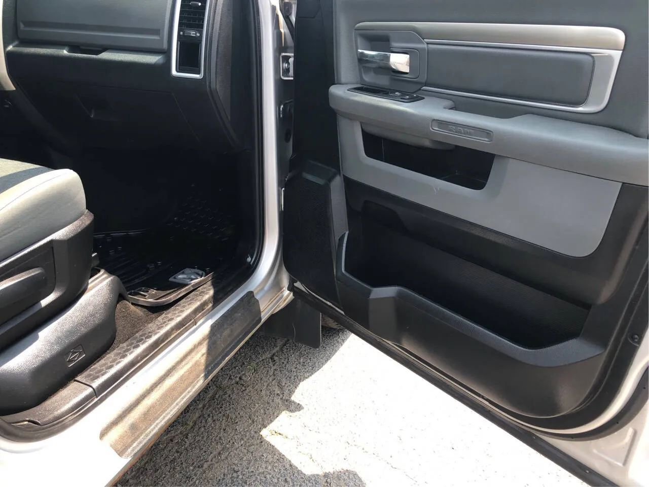 Used 2015 RAM 1500 Outdoorsman image 19