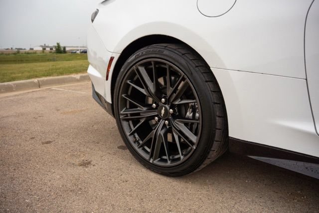 Used 2019 Chevrolet Camaro ZL1 RWD image 8