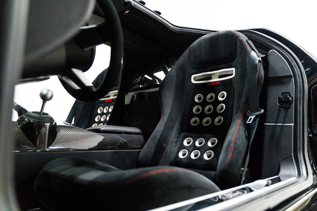 Used 2006 Ford GT RWD image 4