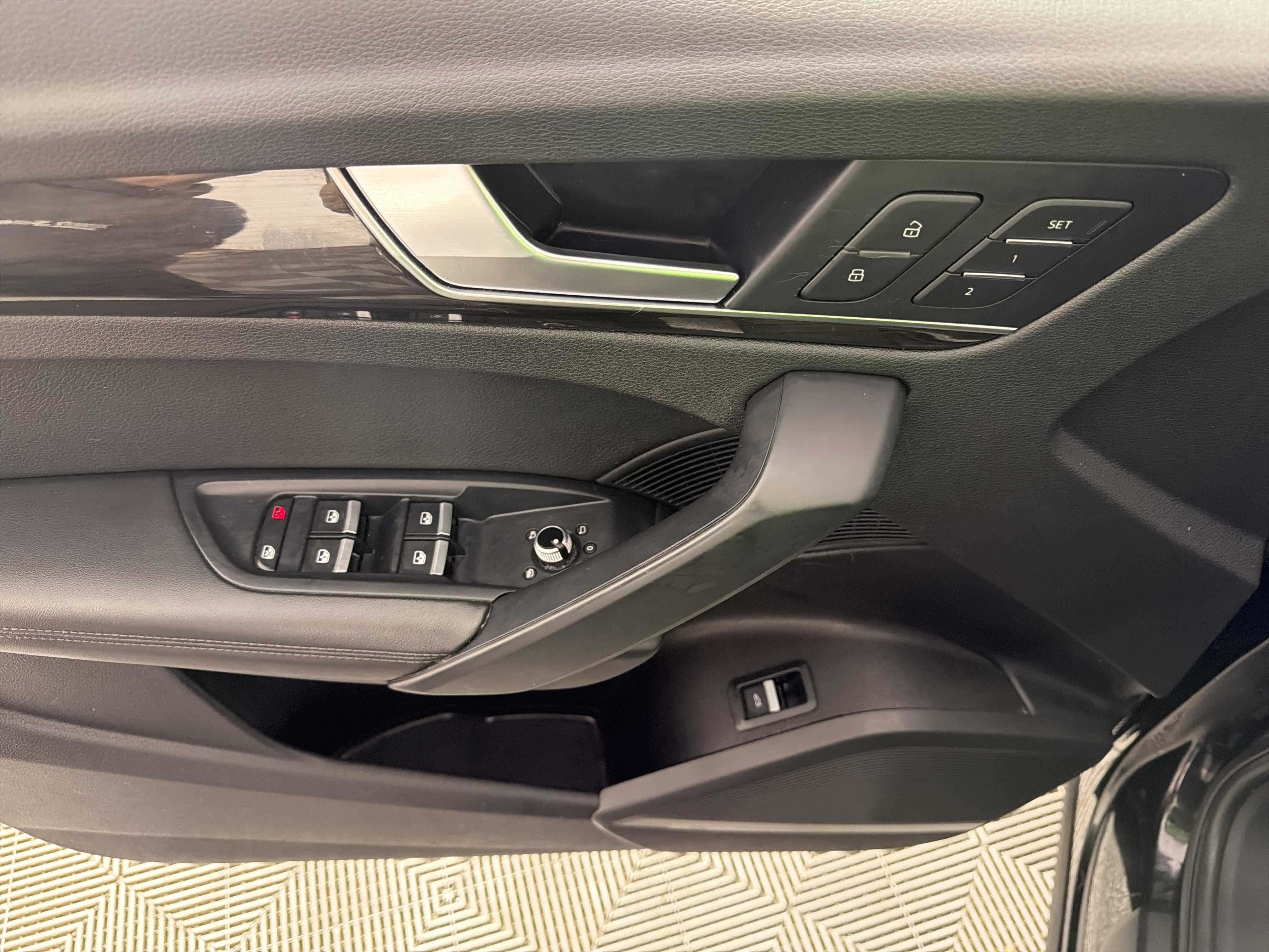 Used 2018 Audi Q5 Prestige w/ Prestige Package AWD/4WD image 9