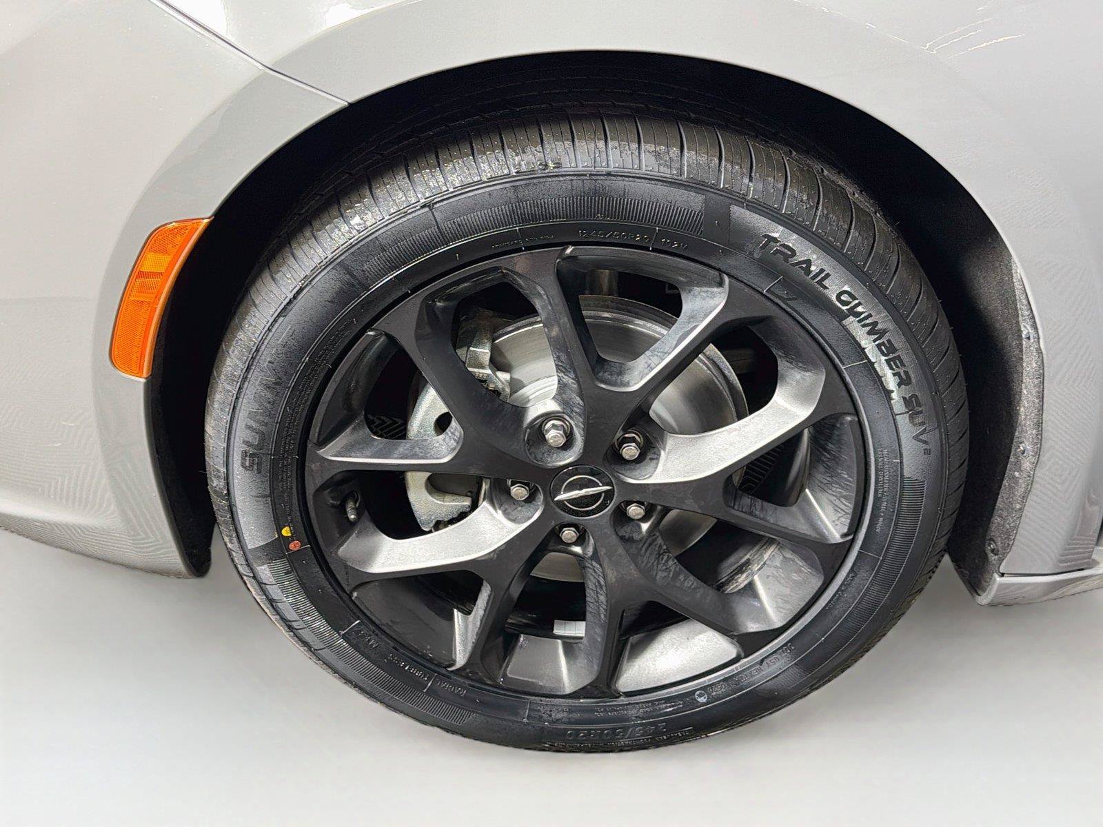 Used 2025 Chrysler Pacifica Limited FWD image 34