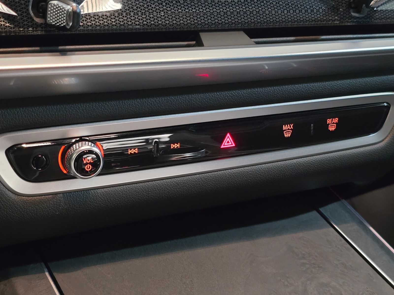 Used 2024 BMW X5 xDrive40i w/ Premium Package image 25