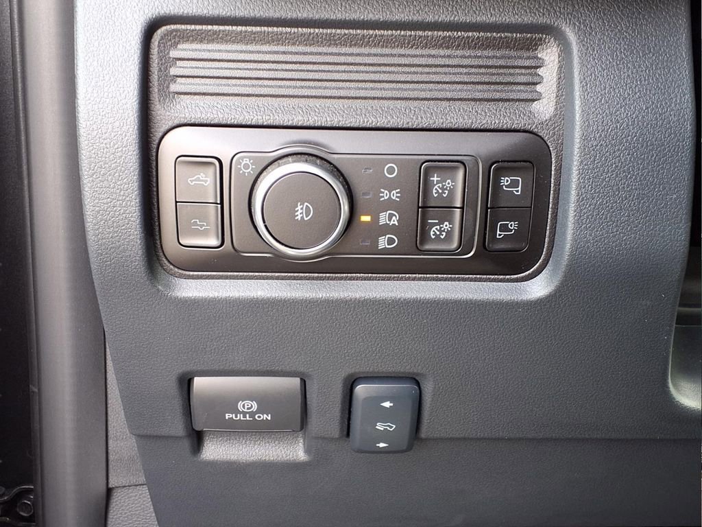 New 2025 Ford F450 Platinum image 13