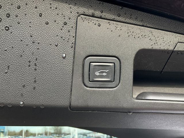 Used 2017 Cadillac XT5 Luxury w/ Driver Awareness Package image 19