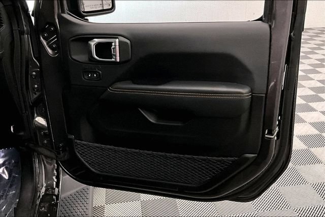 Used 2025 Jeep Wrangler Unlimited Sahara AWD/4WD image 22