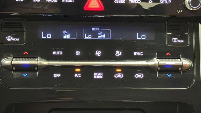 Used 2024 Kia Carnival SX Prestige image 18