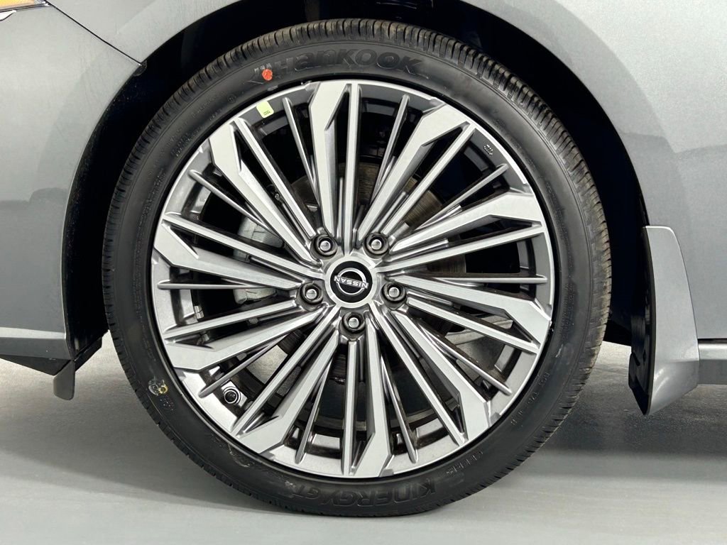 Used 2025 Nissan Altima 2.5 SL FWD image 33