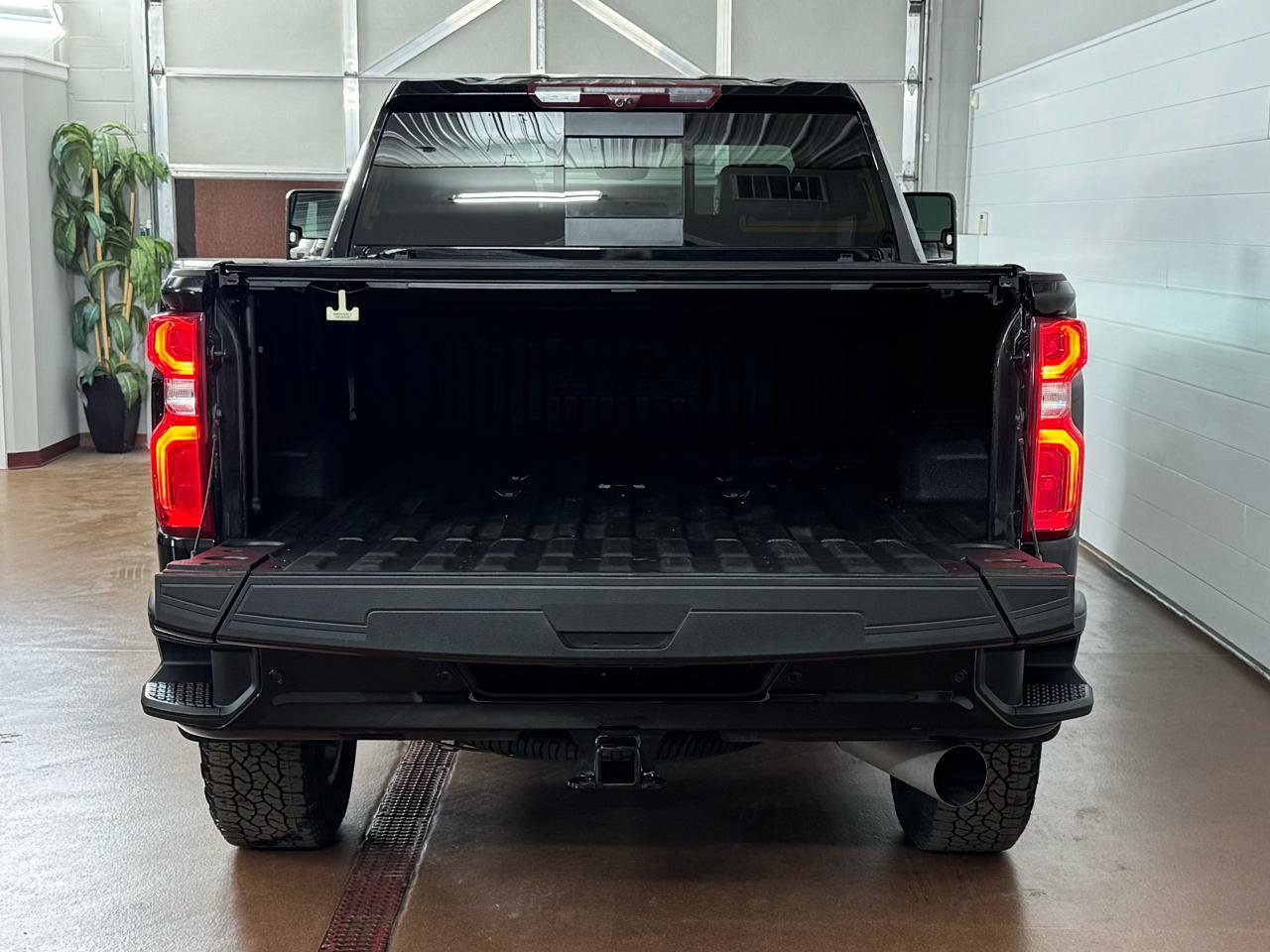 Used 2024 Chevrolet Silverado 2500 High Country w/ Technology Package image 5