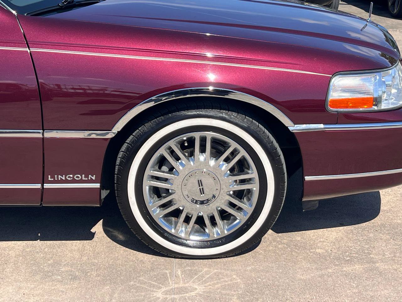 Used 2006 Lincoln Town Car Signature RWD image 18