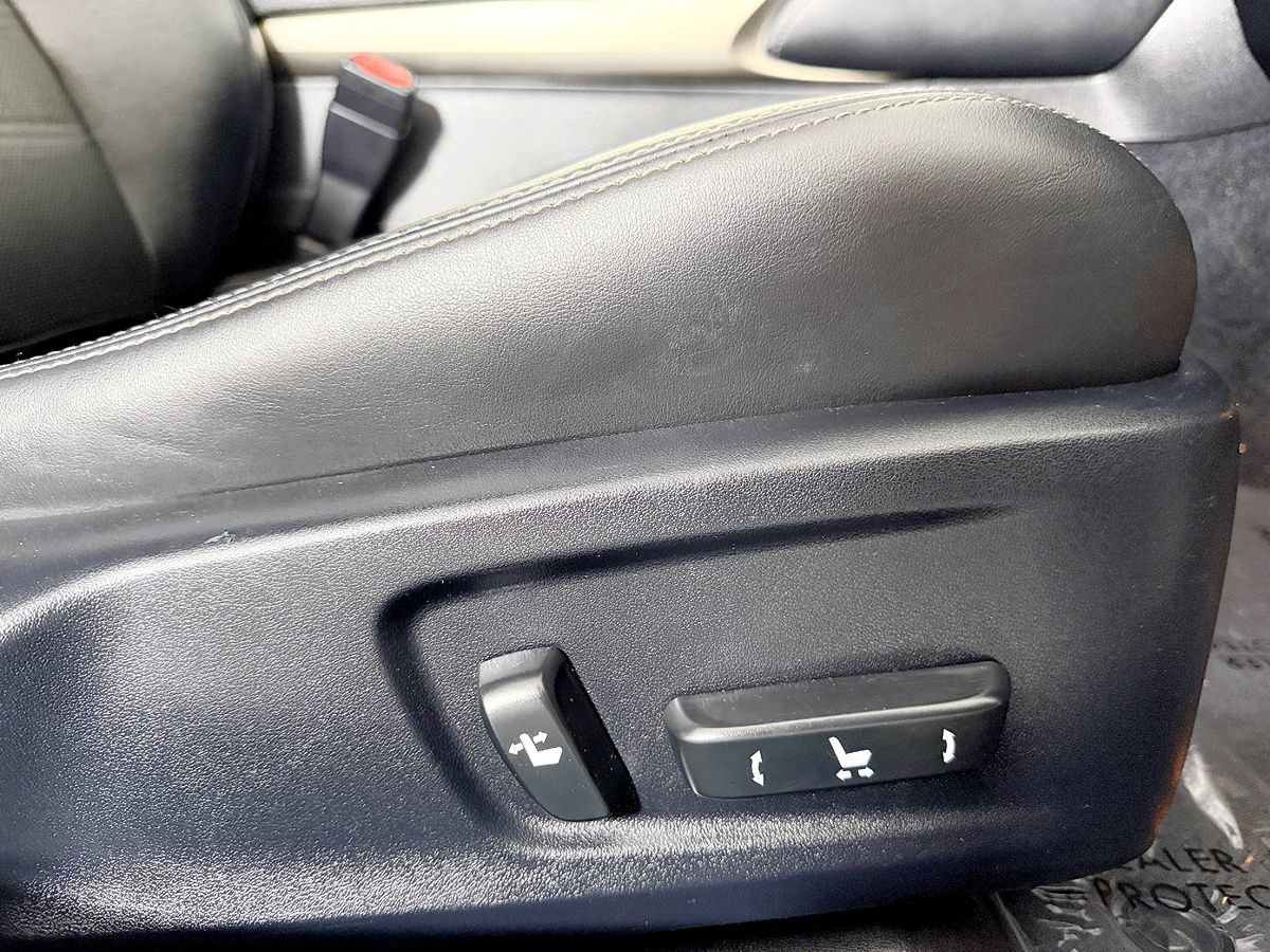 Used 2014 Lexus IS 250 w/ Luxury Package w/Gray Wood RWD image 47