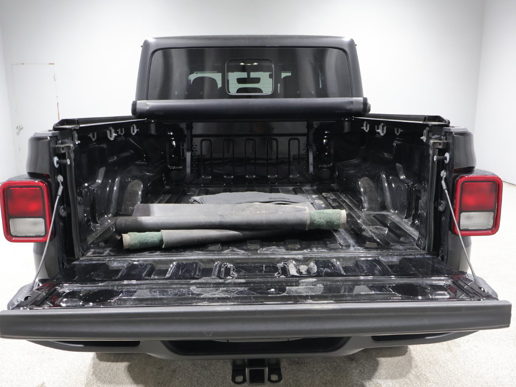 Used 2023 Jeep Gladiator Sport AWD/4WD image 4