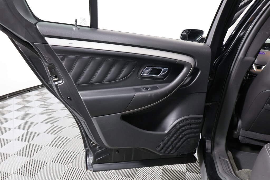 Used 2015 Ford Taurus SEL image 16