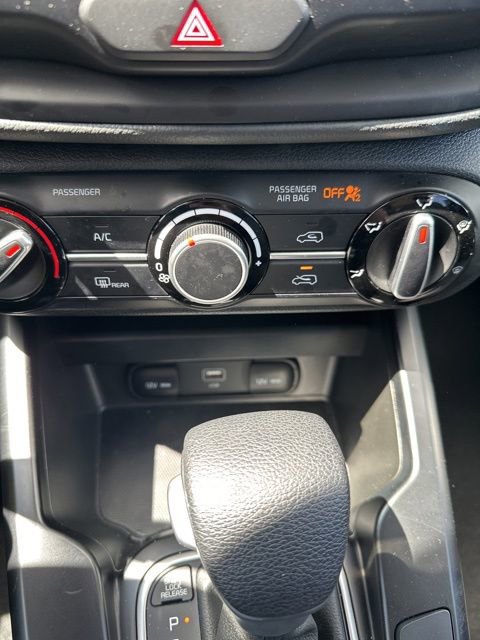 Used 2025 Kia Soul LX w/ LX Technology Package FWD image 14