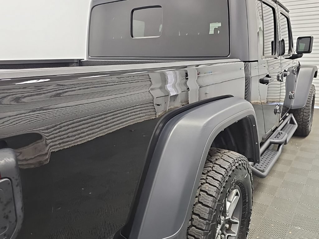 Used 2025 Jeep Gladiator Mojave w/ Convenience Group AWD/4WD image 10