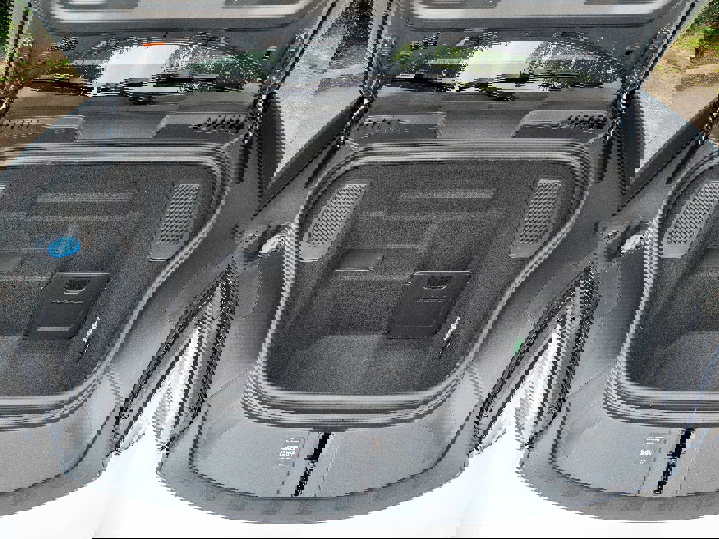 New 2025 Porsche Macan 4S Electric image 35