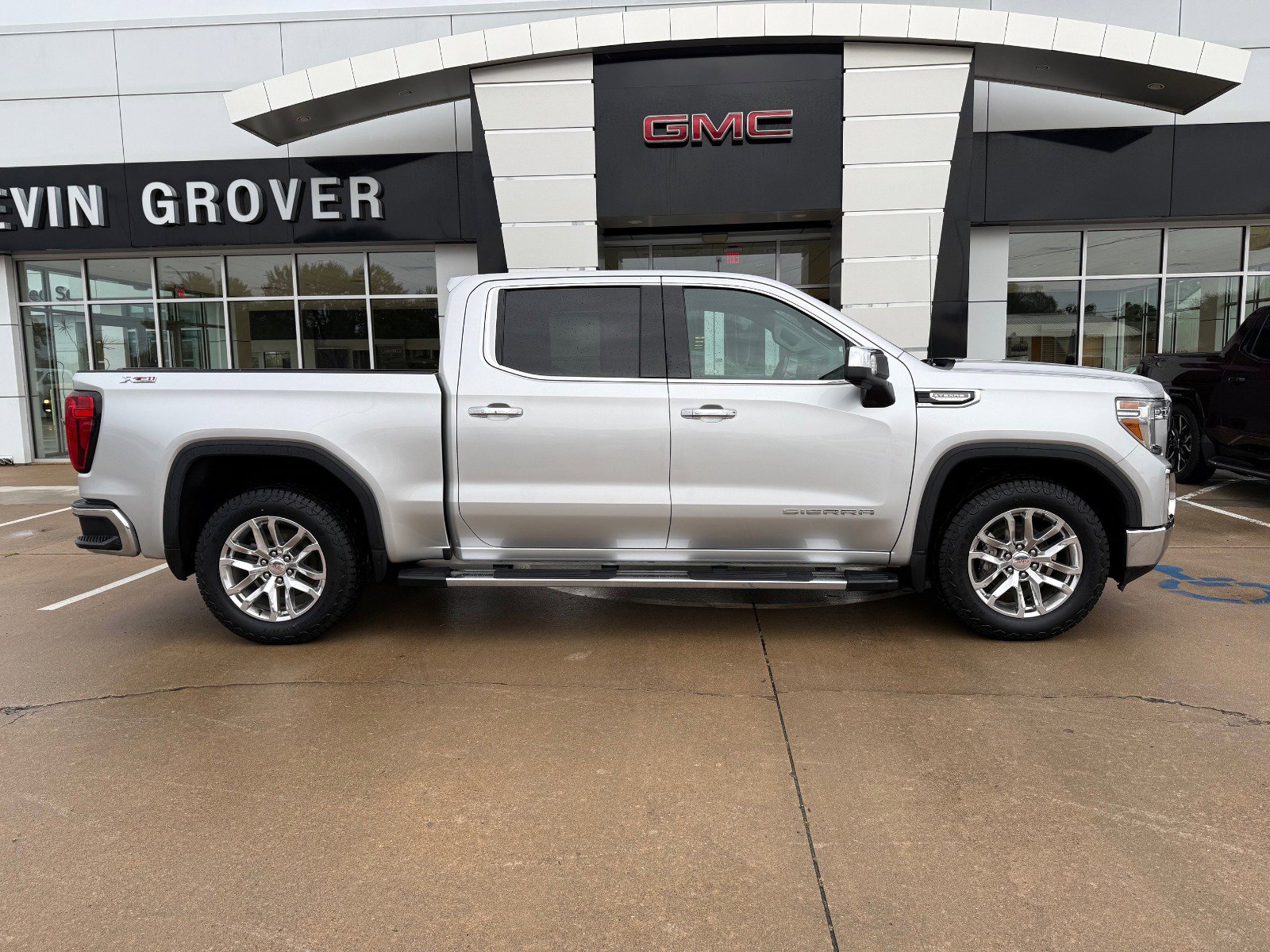 Used 2020 GMC Sierra 1500 SLT image 3