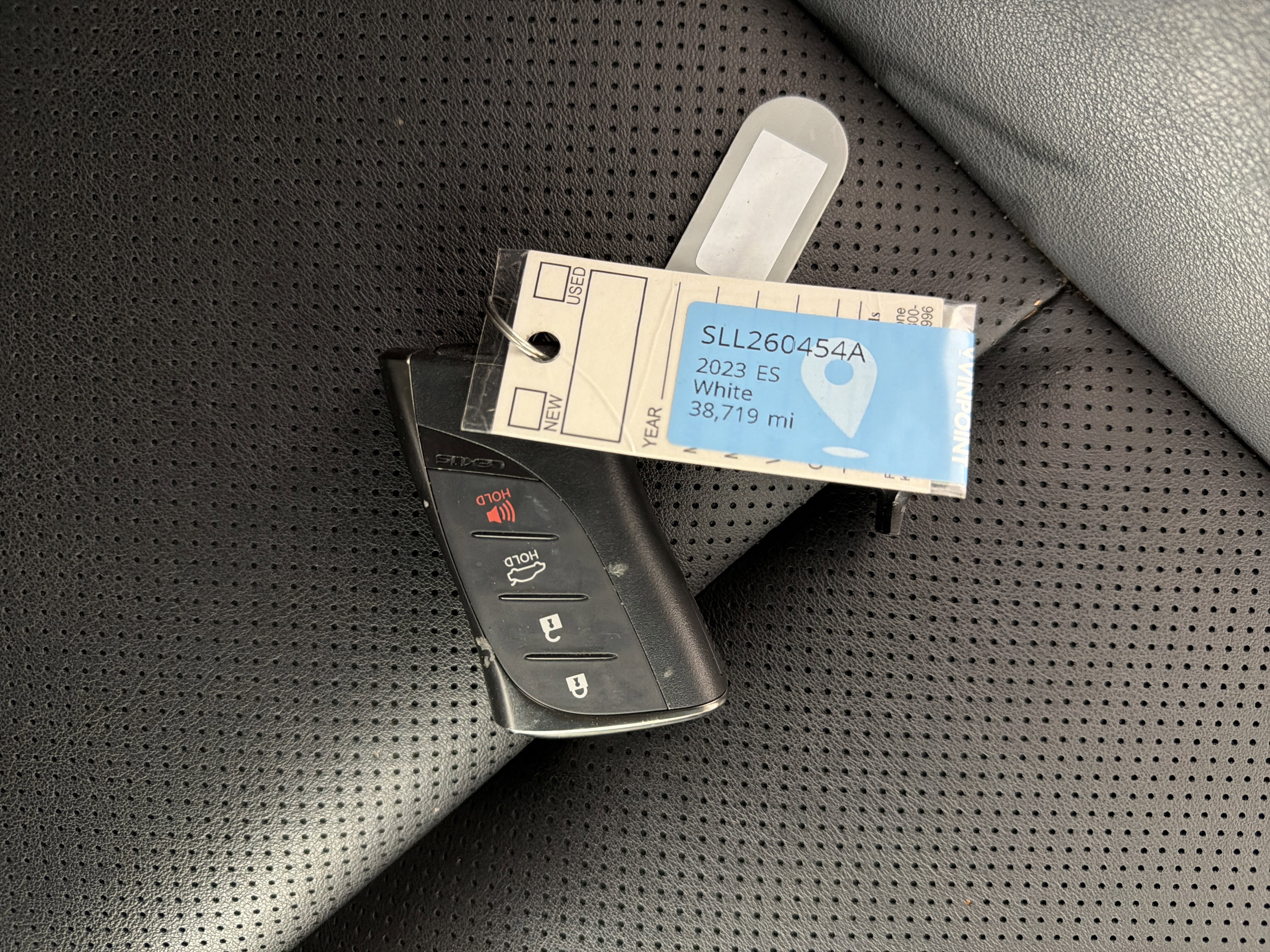 Used 2023 Lexus ES 250 w/ Accessory Package (Z1) AWD/4WD image 26