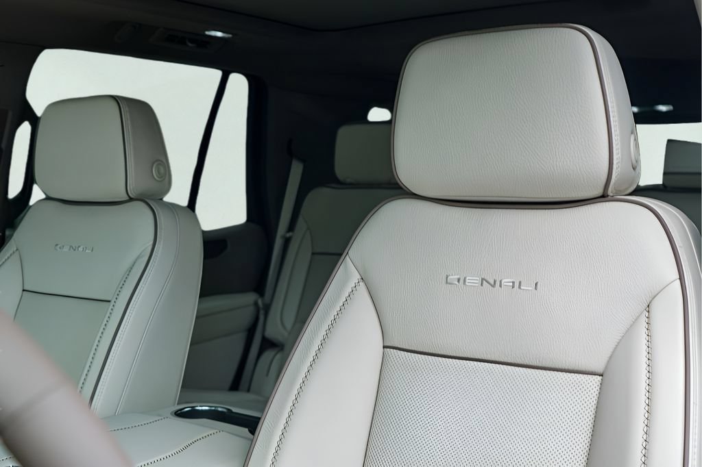 New 2026 GMC Yukon Denali w/ Sun & Power Step Package AWD/4WD image 11