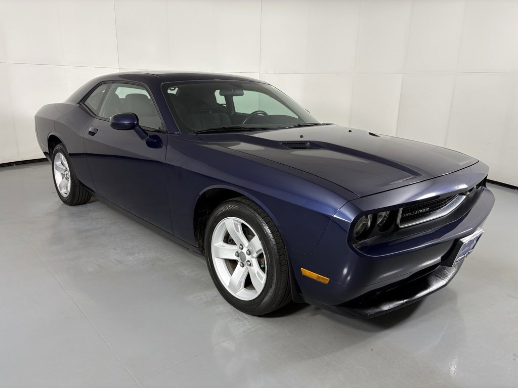 Used 2014 Dodge Challenger SXT image 2