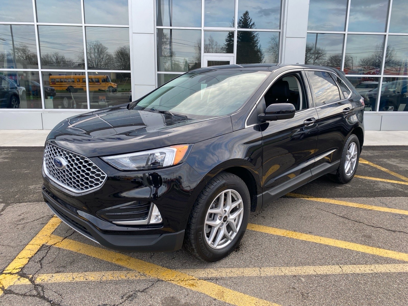 Used 2024 Ford Edge SEL w/ Convenience Package
