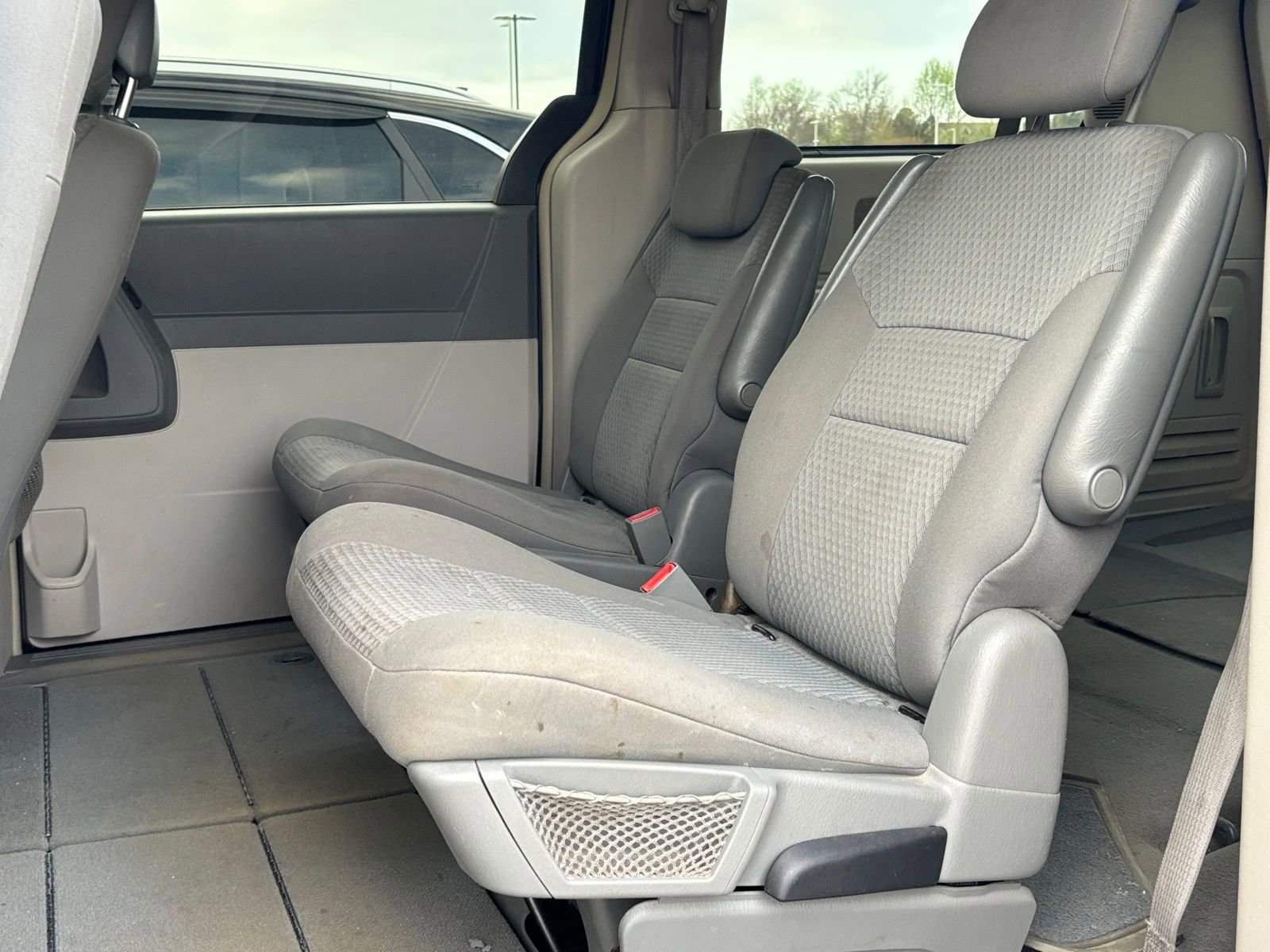 Used 2010 Chrysler Town & Country Touring w/ Entertainment Group #2 image 9