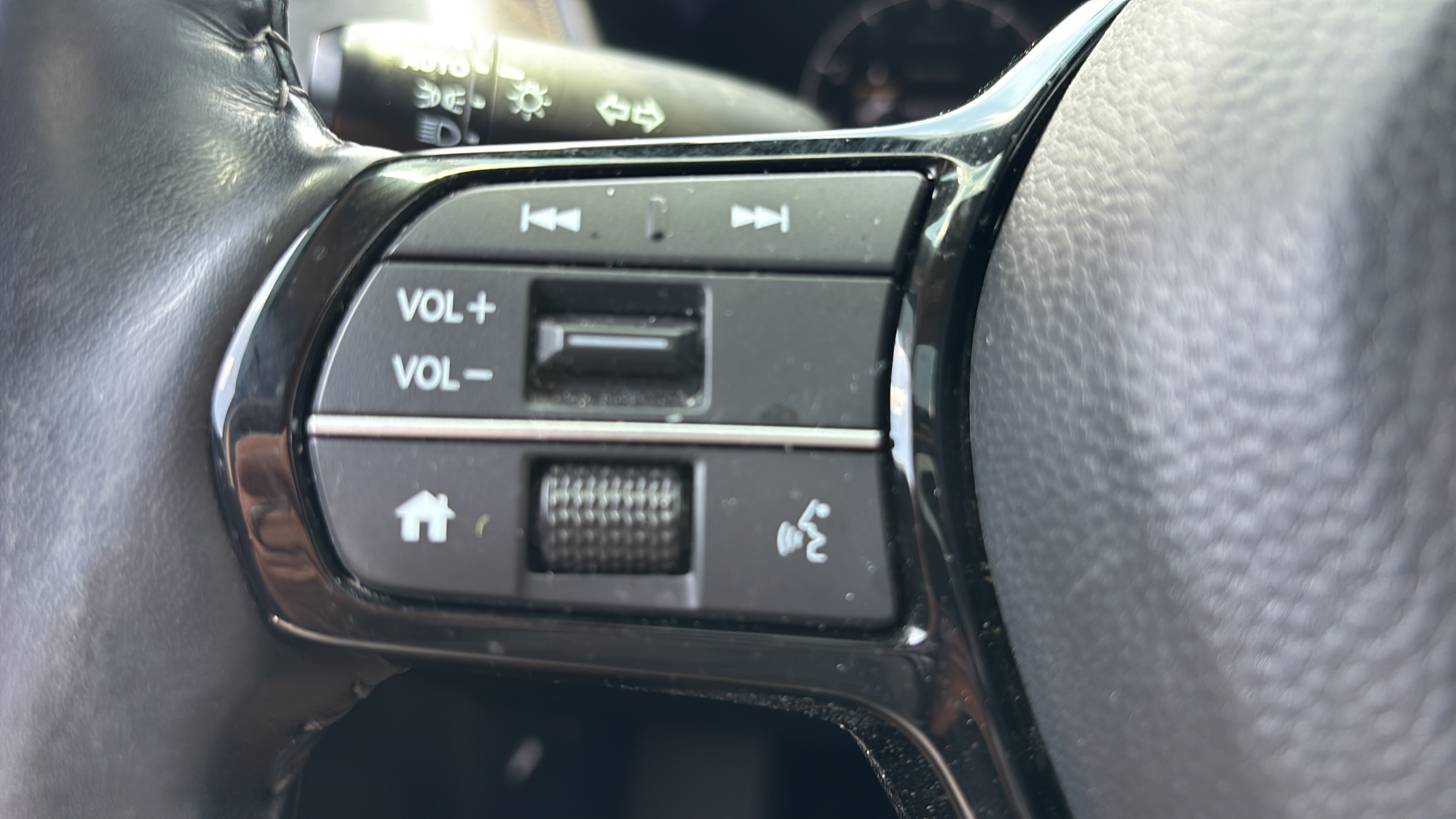 Certified 2025 Honda HR-V EX-L image 32