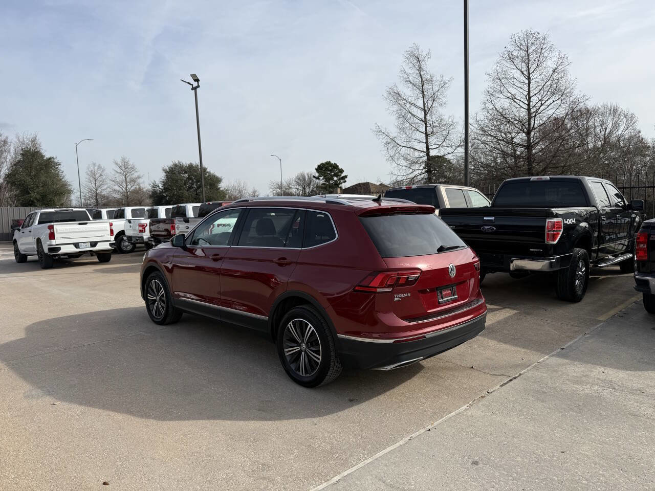 Used 2018 Volkswagen Tiguan SEL FWD image 4