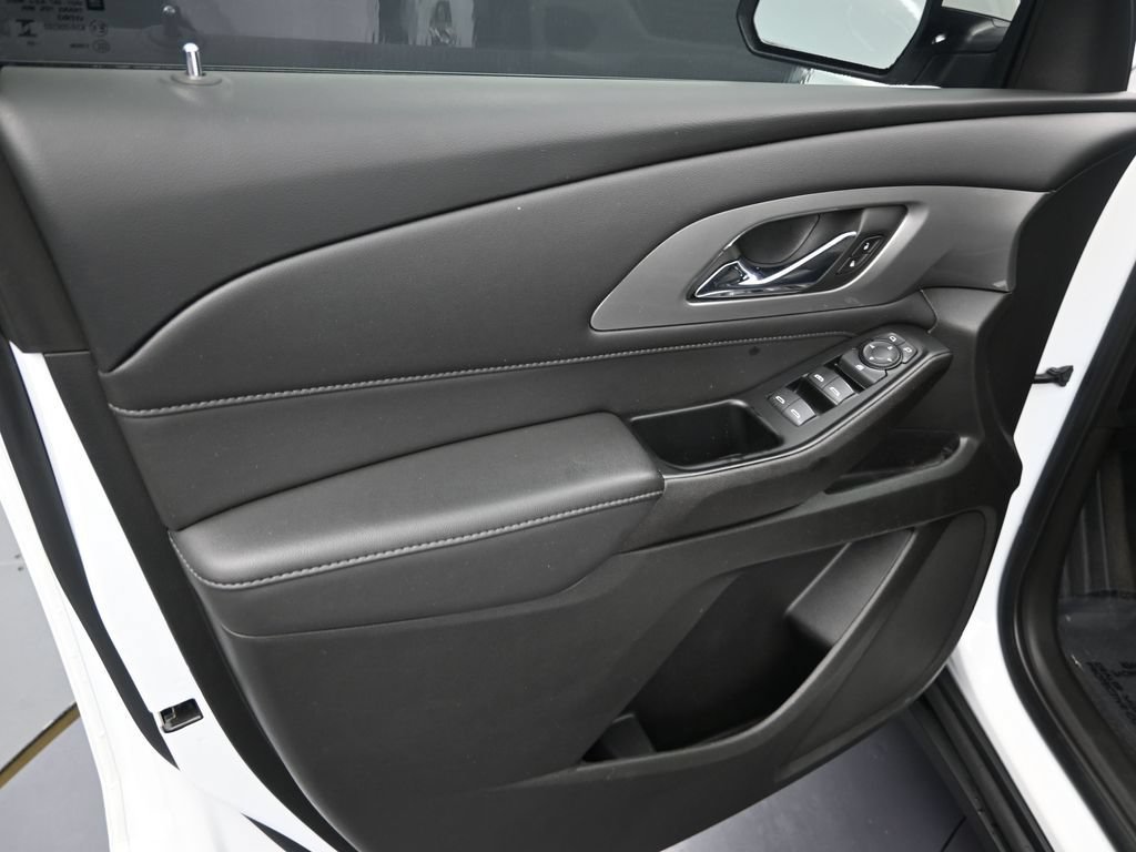 Used 2023 Chevrolet Traverse LT FWD image 17