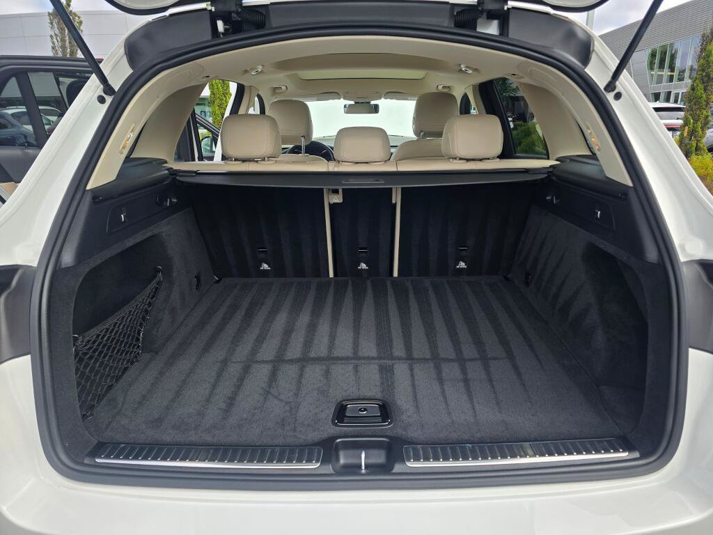 Used 2021 Mercedes-Benz GLC 300 4MATIC image 11