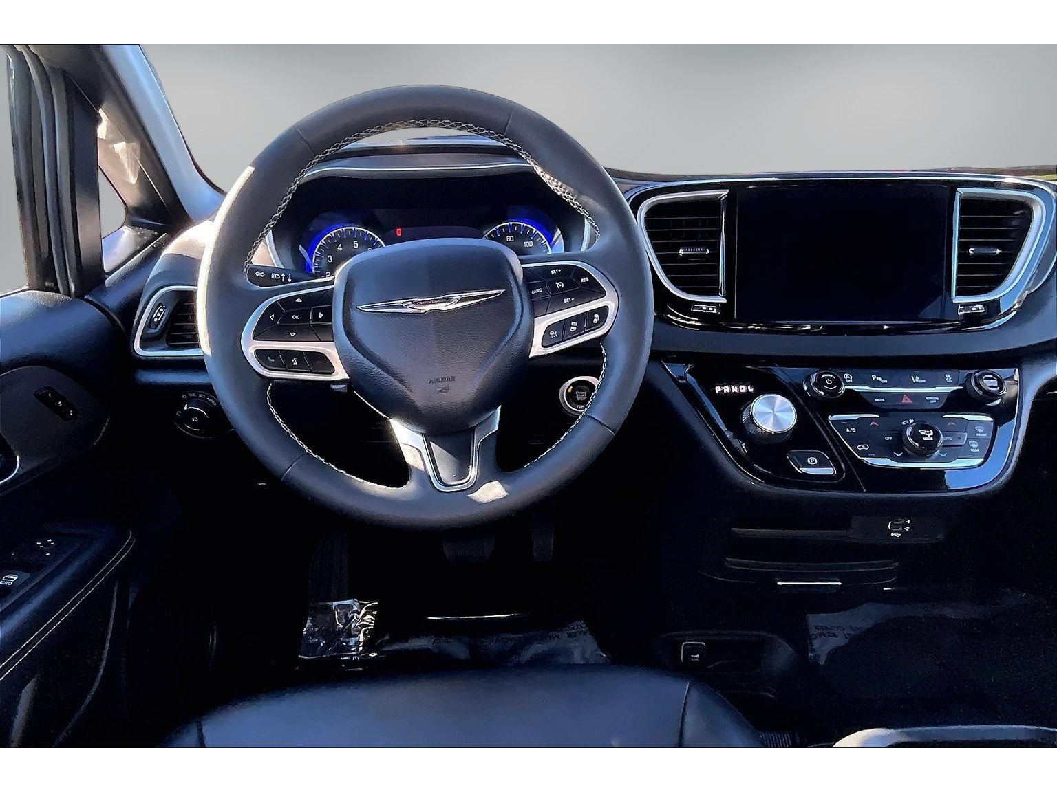 Used 2026 Chrysler Pacifica Select FWD image 8