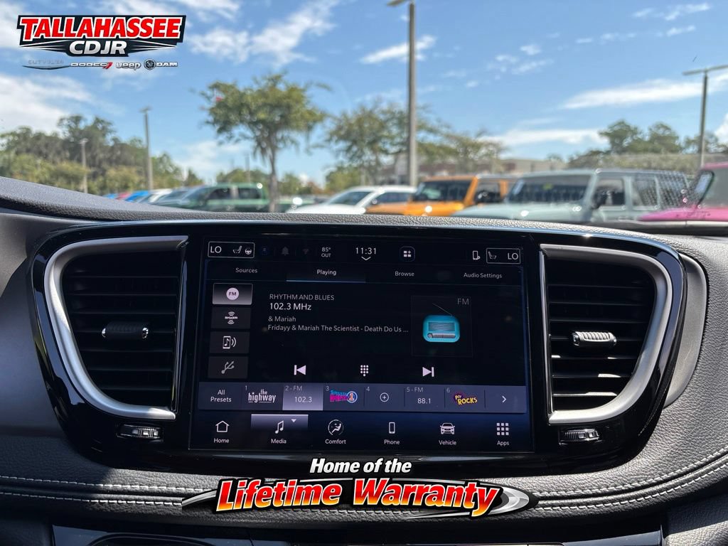 New 2027 Chrysler Pacifica Select FWD image 26