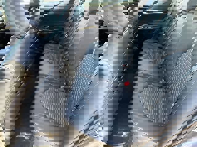 Used 2023 Toyota Camry SE image 6