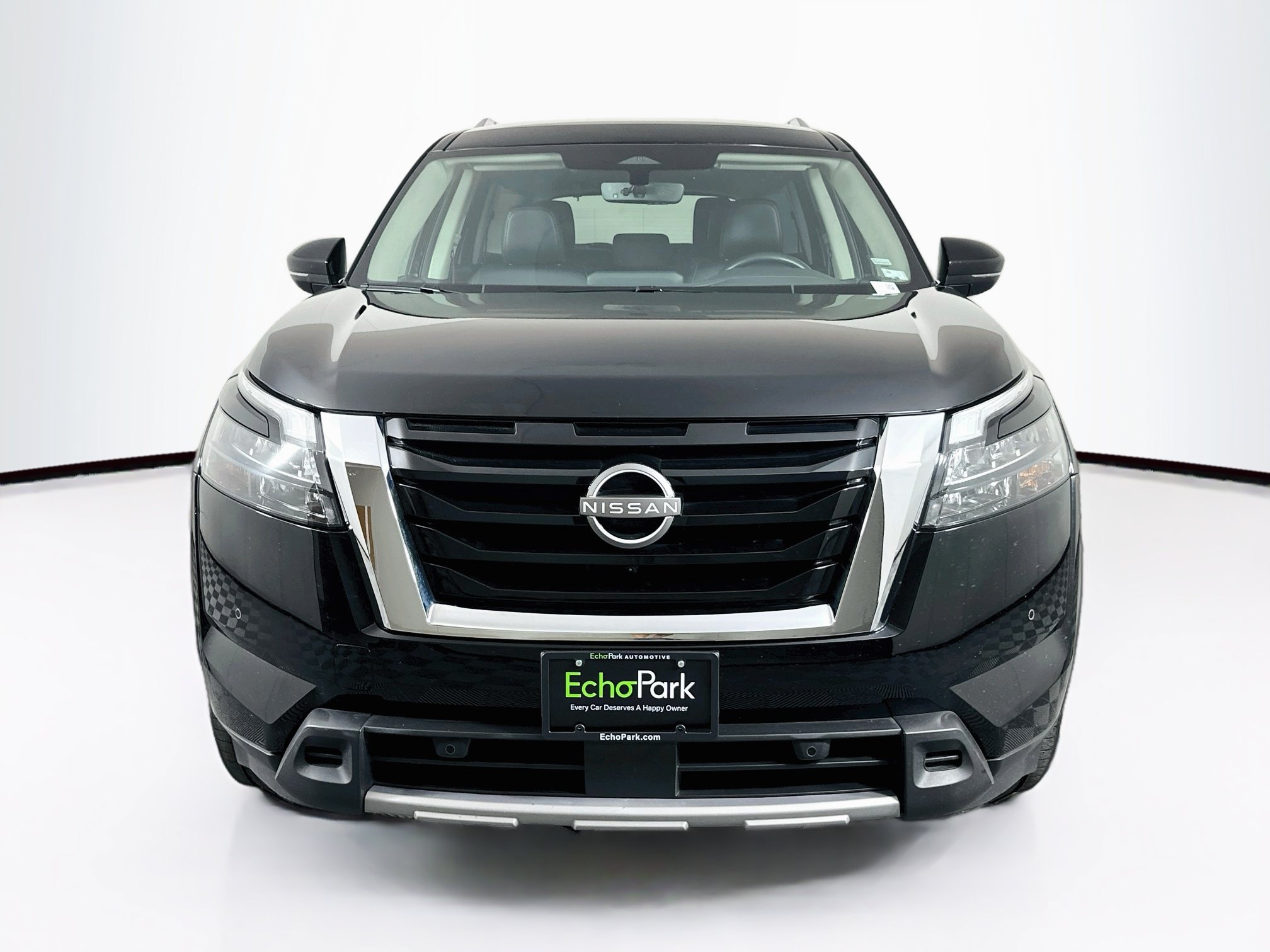 Used 2025 Nissan Pathfinder SL FWD image 2