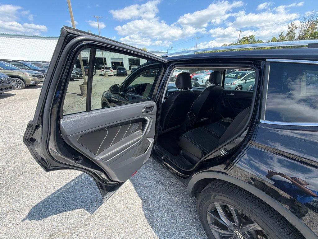 Used 2022 Volkswagen Tiguan SE AWD/4WD image 11