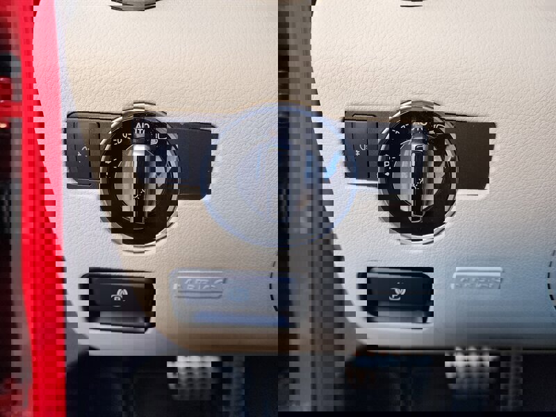 Used 2015 Mercedes-Benz SLK 250 w/ Premium Package image 38