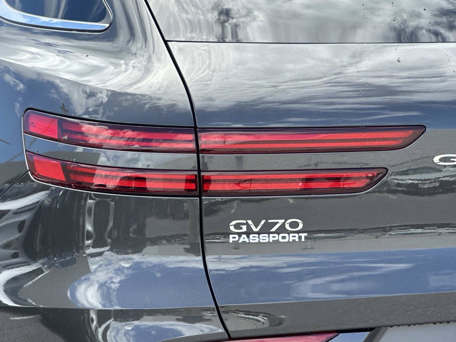 Used 2026 Genesis GV70 2.5T Advanced AWD/4WD image 9