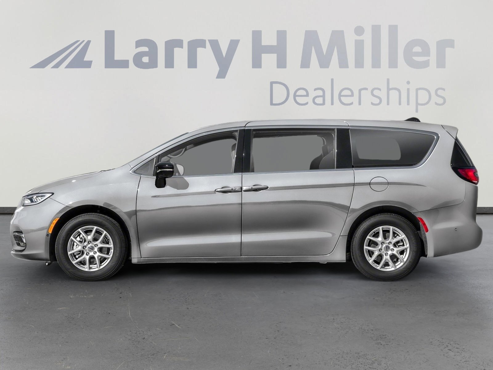 New 2026 Chrysler Pacifica Select image 4