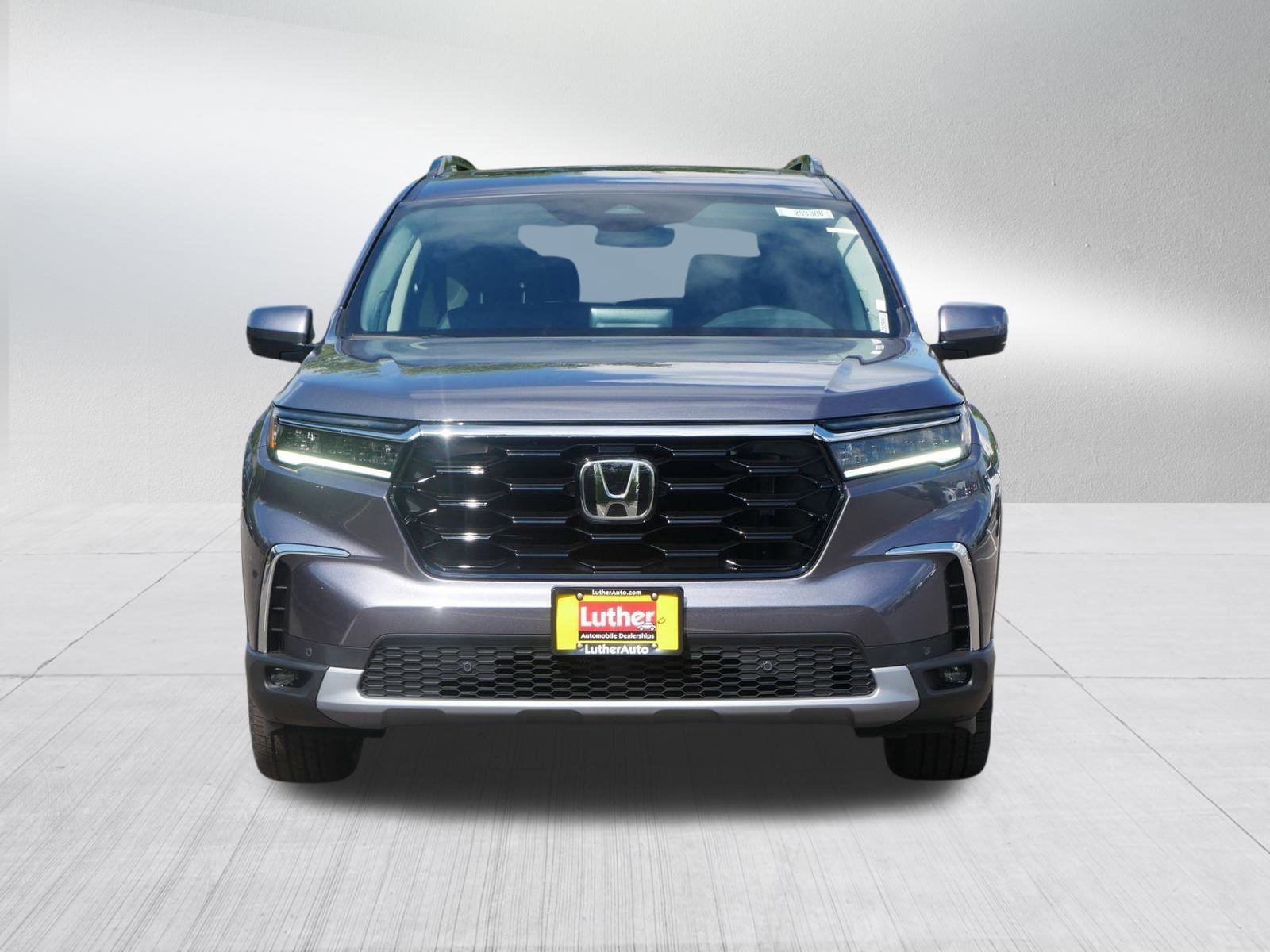 New 2025 Honda Pilot Touring image 2
