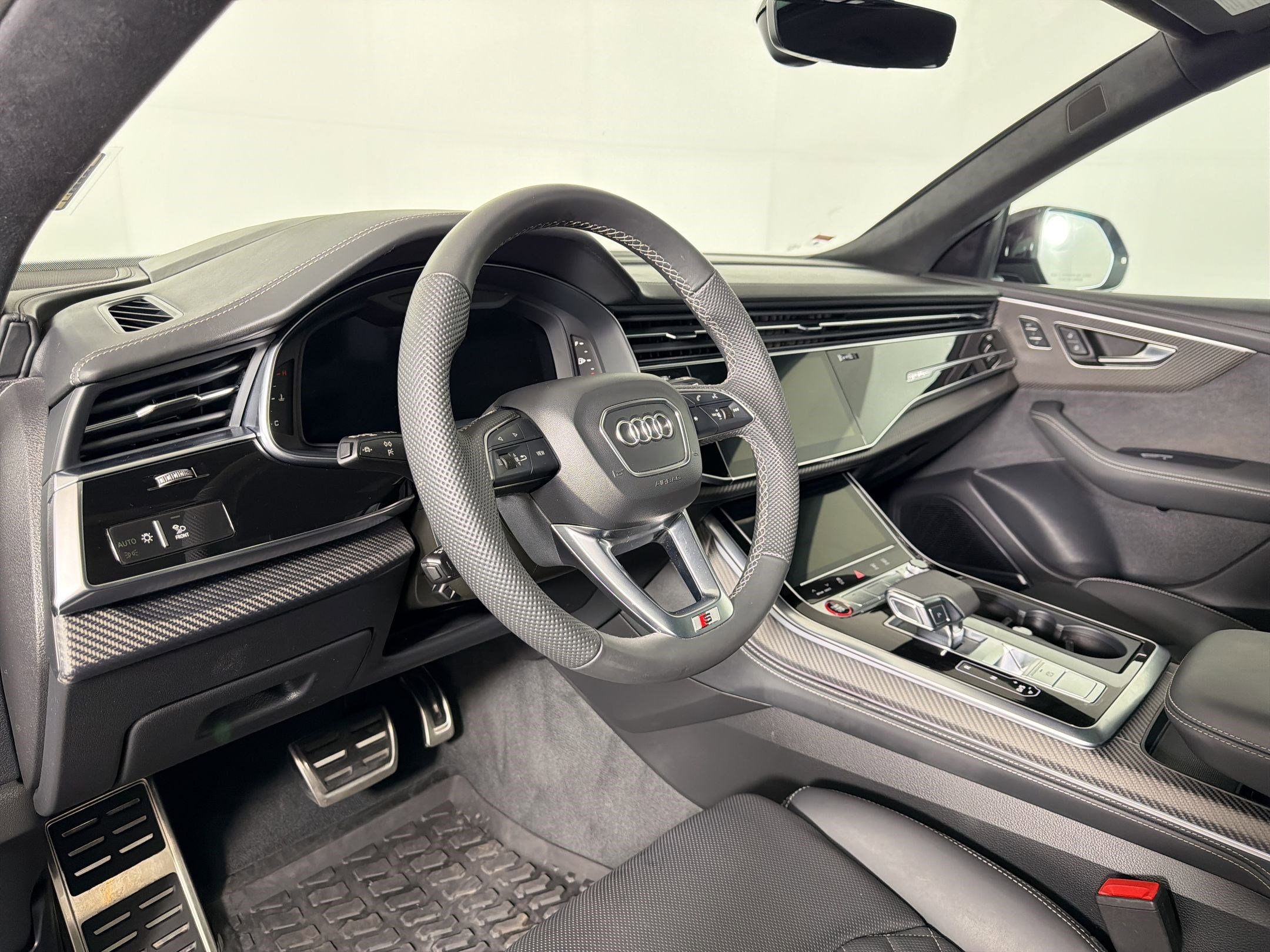 Certified 2025 Audi SQ8 Prestige image 3