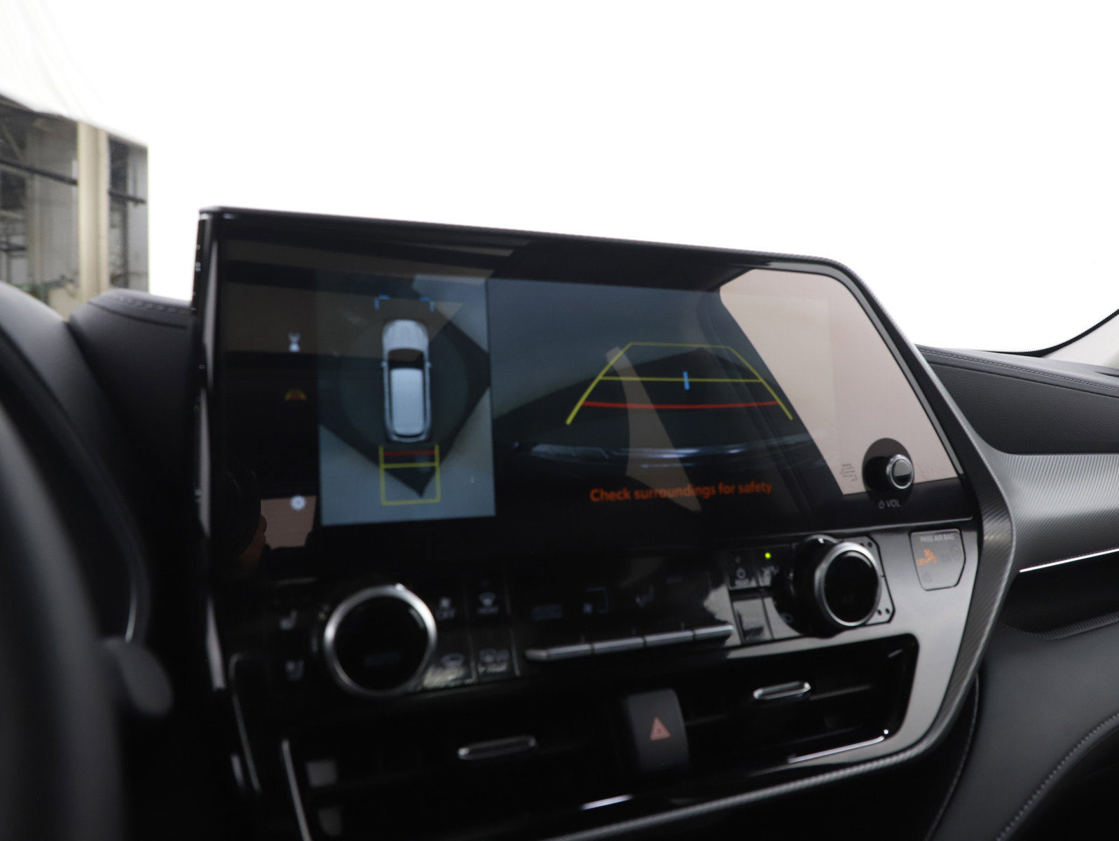 Used 2025 Toyota Highlander Platinum image 30