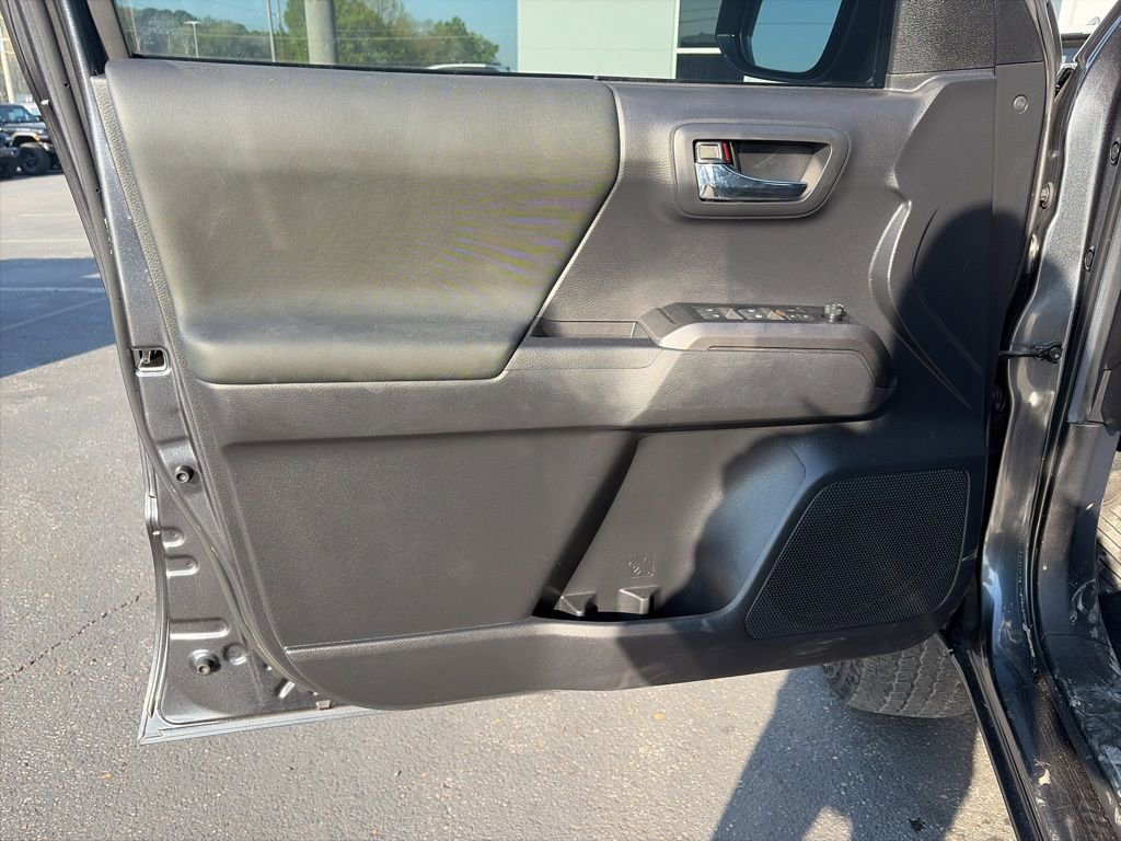 Used 2023 Toyota Tacoma TRD Off-Road image 12