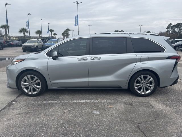 Used 2021 Toyota Sienna Platinum image 4
