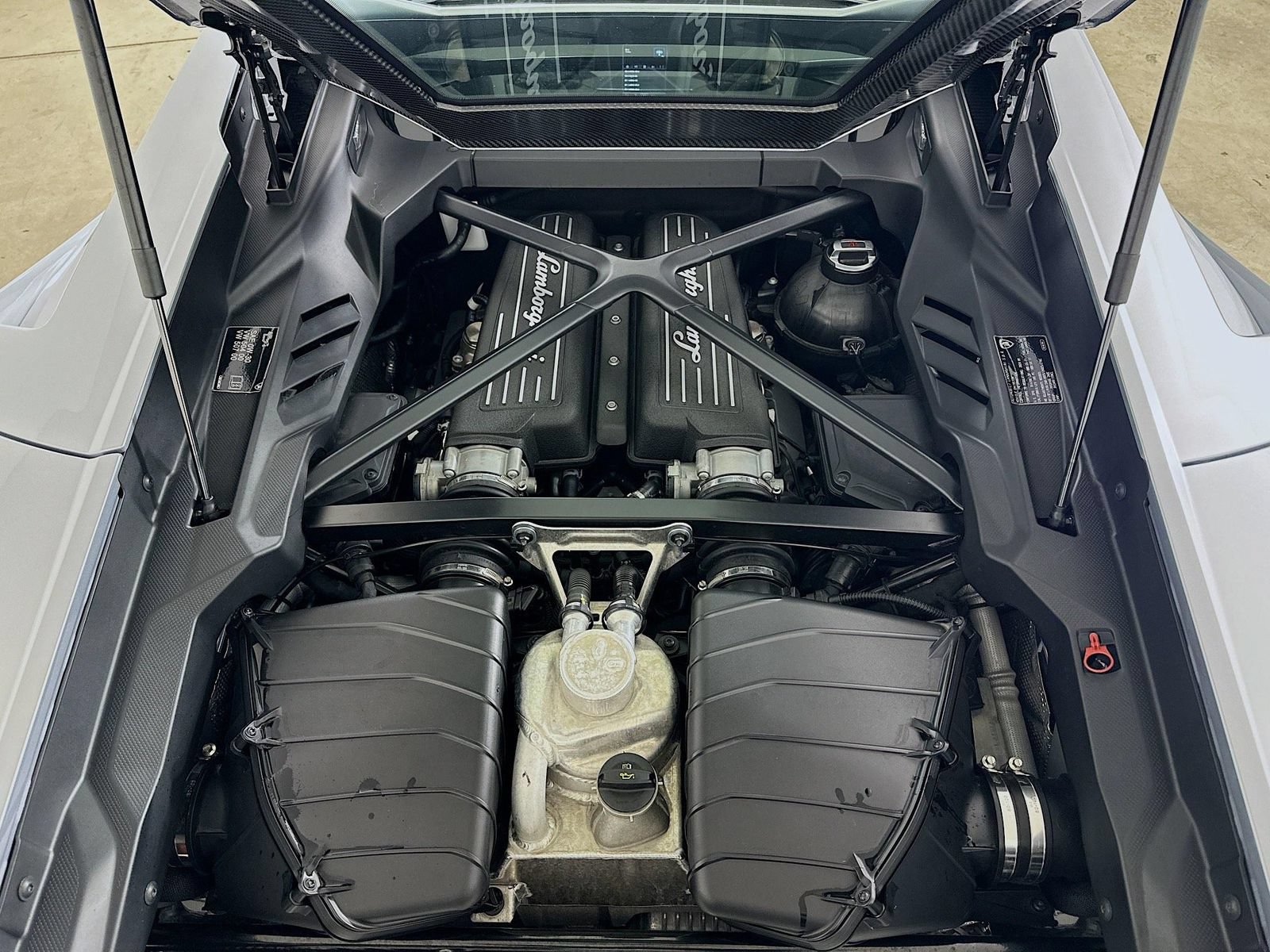 Used 2024 Lamborghini Huracan Tecnica RWD image 13