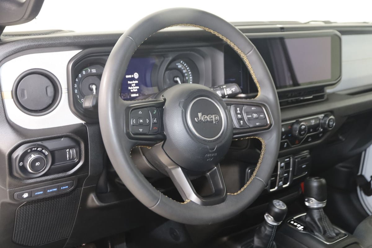 Used 2024 Jeep Wrangler Unlimited w/ Convenience Group AWD/4WD image 6