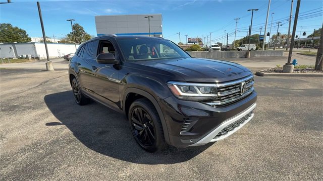 Used 2021 Volkswagen Atlas Cross Sport SE w/ Panoramic Sunroof Package image 2