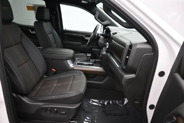 Used 2025 Chevrolet Silverado 1500 High Country w/ High Country Premium Package AWD/4WD image 8