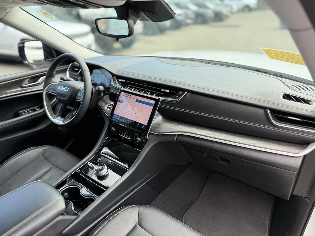 Used 2023 Jeep Grand Cherokee L Limited image 13