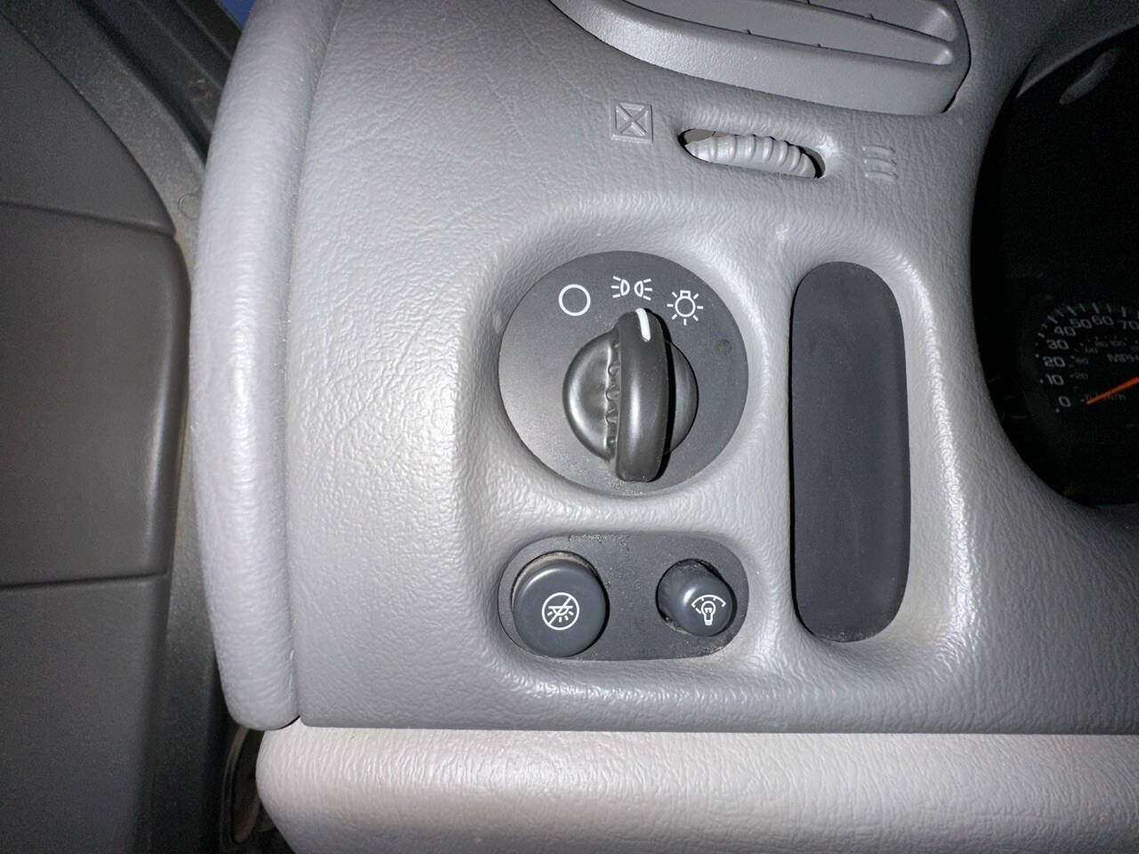 Used 2002 Chevrolet TrailBlazer LS w/ Preferred Equipment Group RWD image 18