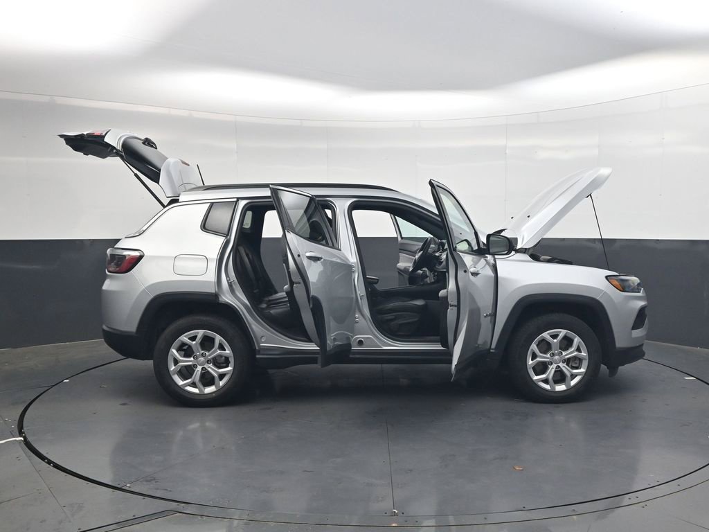 Used 2024 Jeep Compass Latitude AWD/4WD image 43